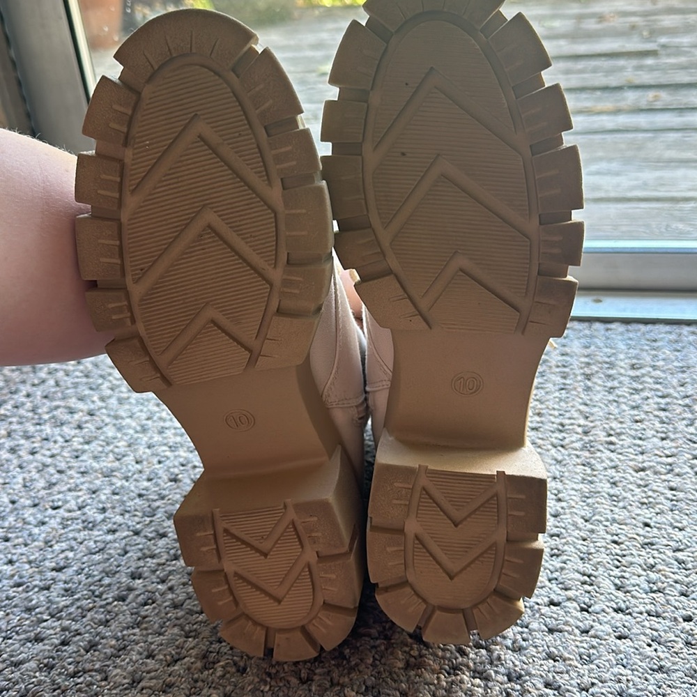 Universal Threads Boots - Picture 3 of 5